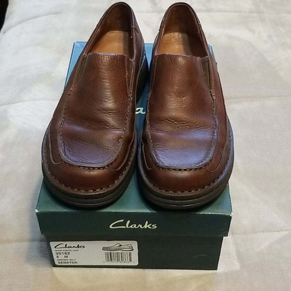 Men's Clarks size 8 brown senator